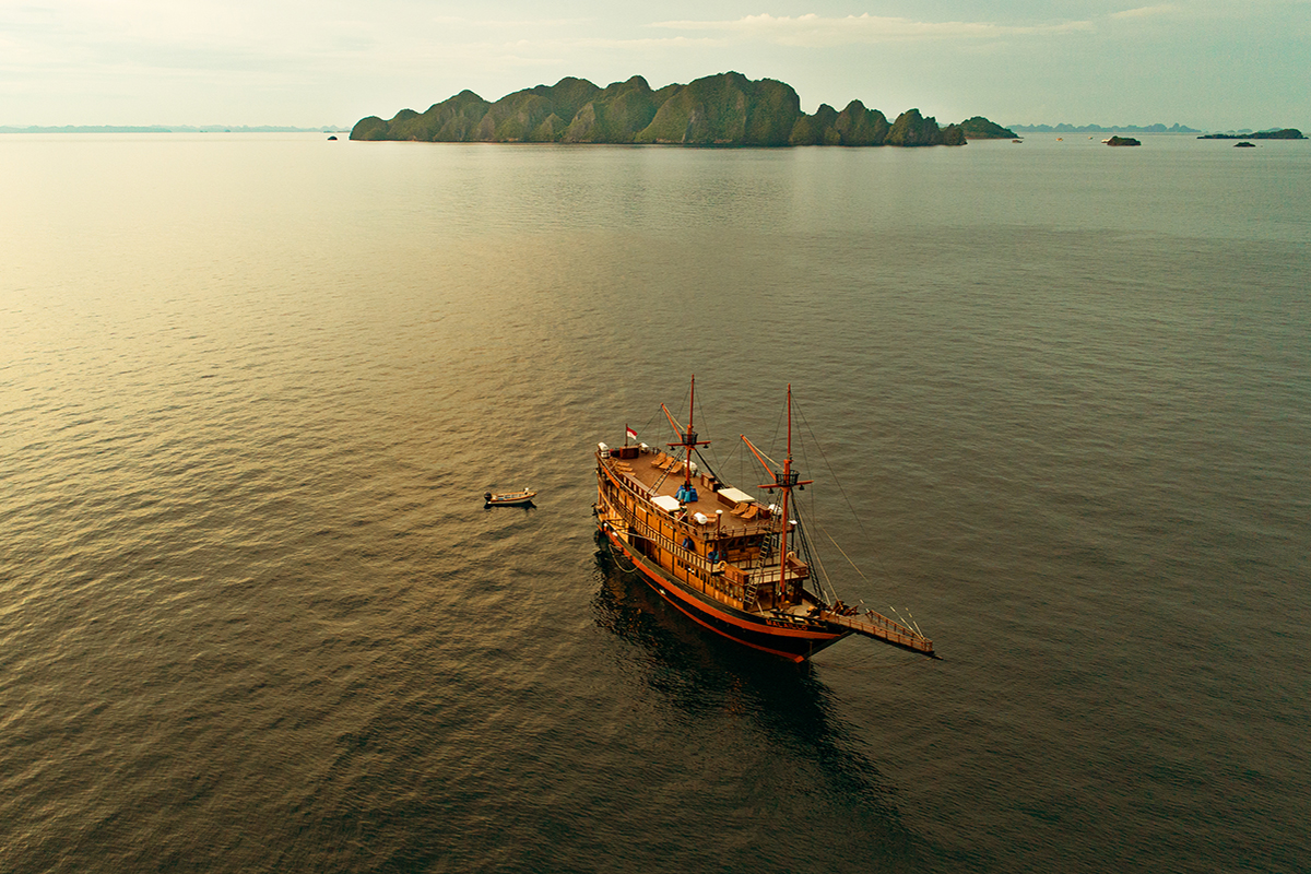 5 Reasons Why Liveaboard Diving Beats Day Trips